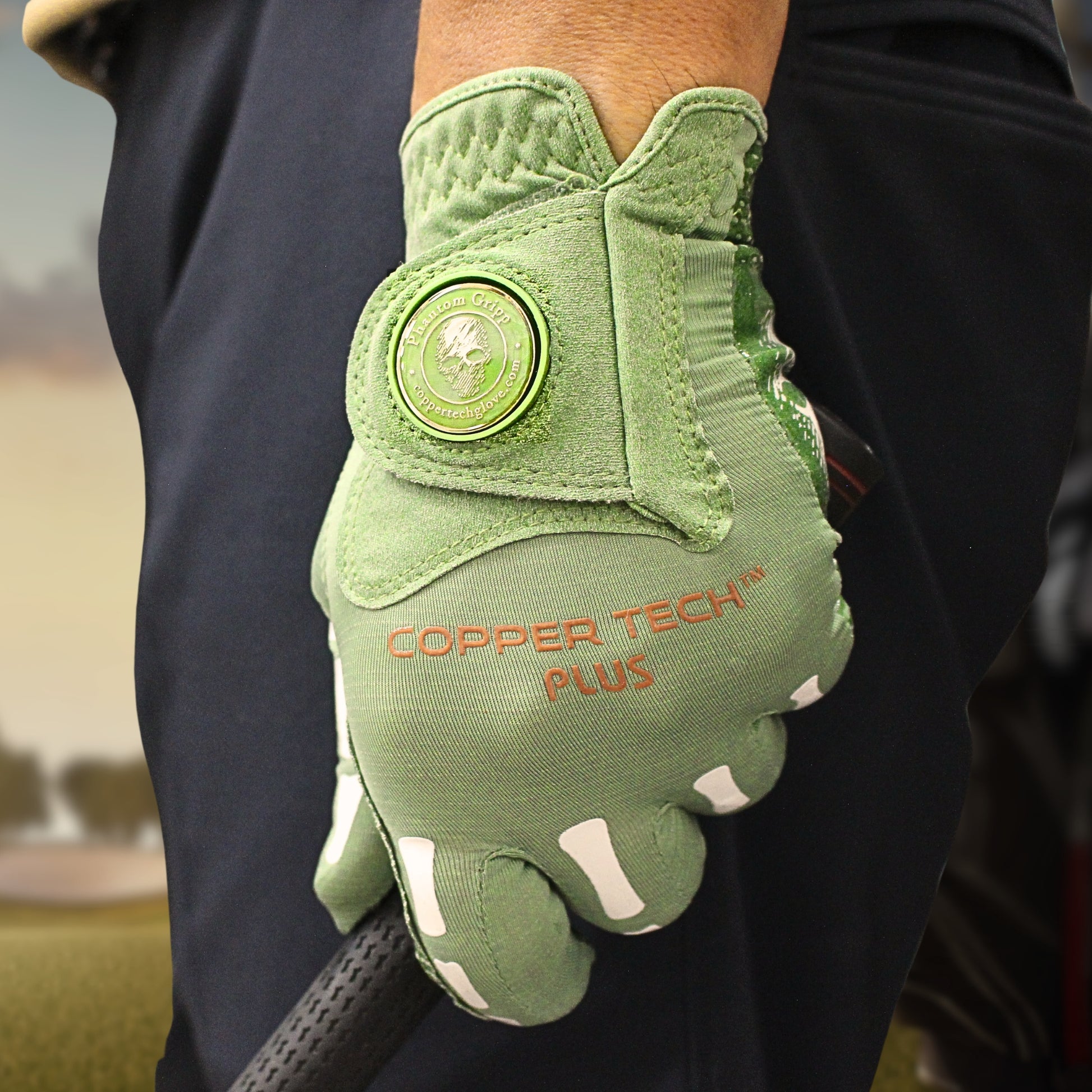 Golf Glove Copper Tech Plus is for men and women who plays golf and has arthritis or joint pain.